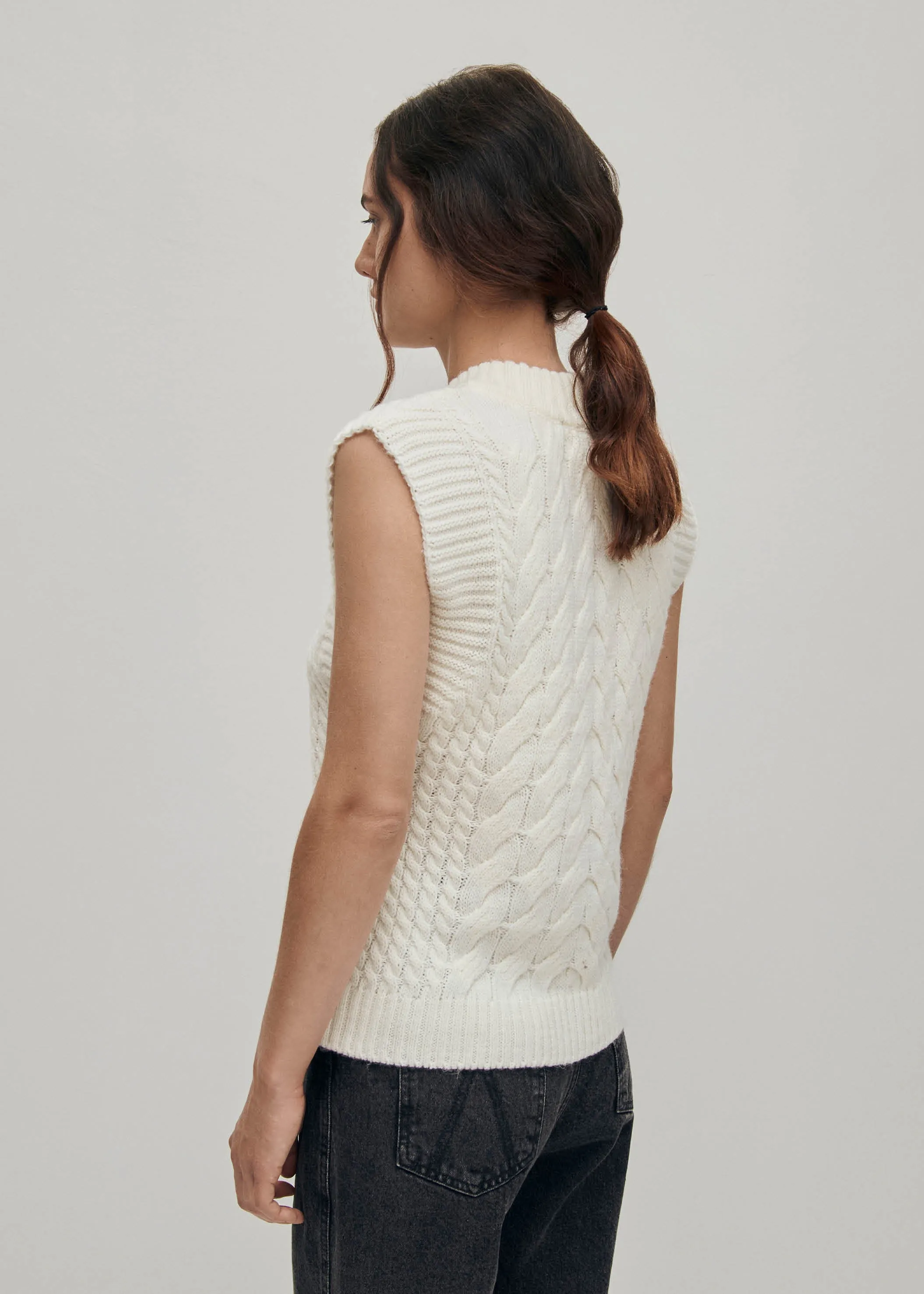 Cosy White Tricot Vest