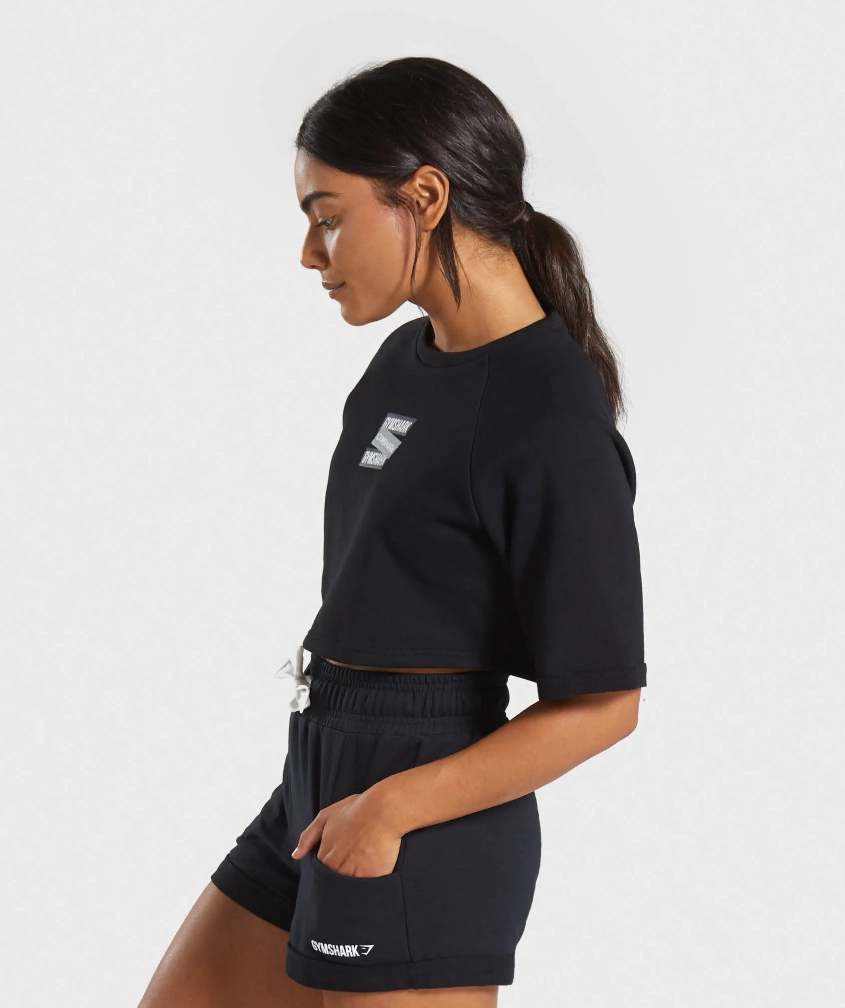 Gymshark Branded Boxy Cropped Sweater - Black