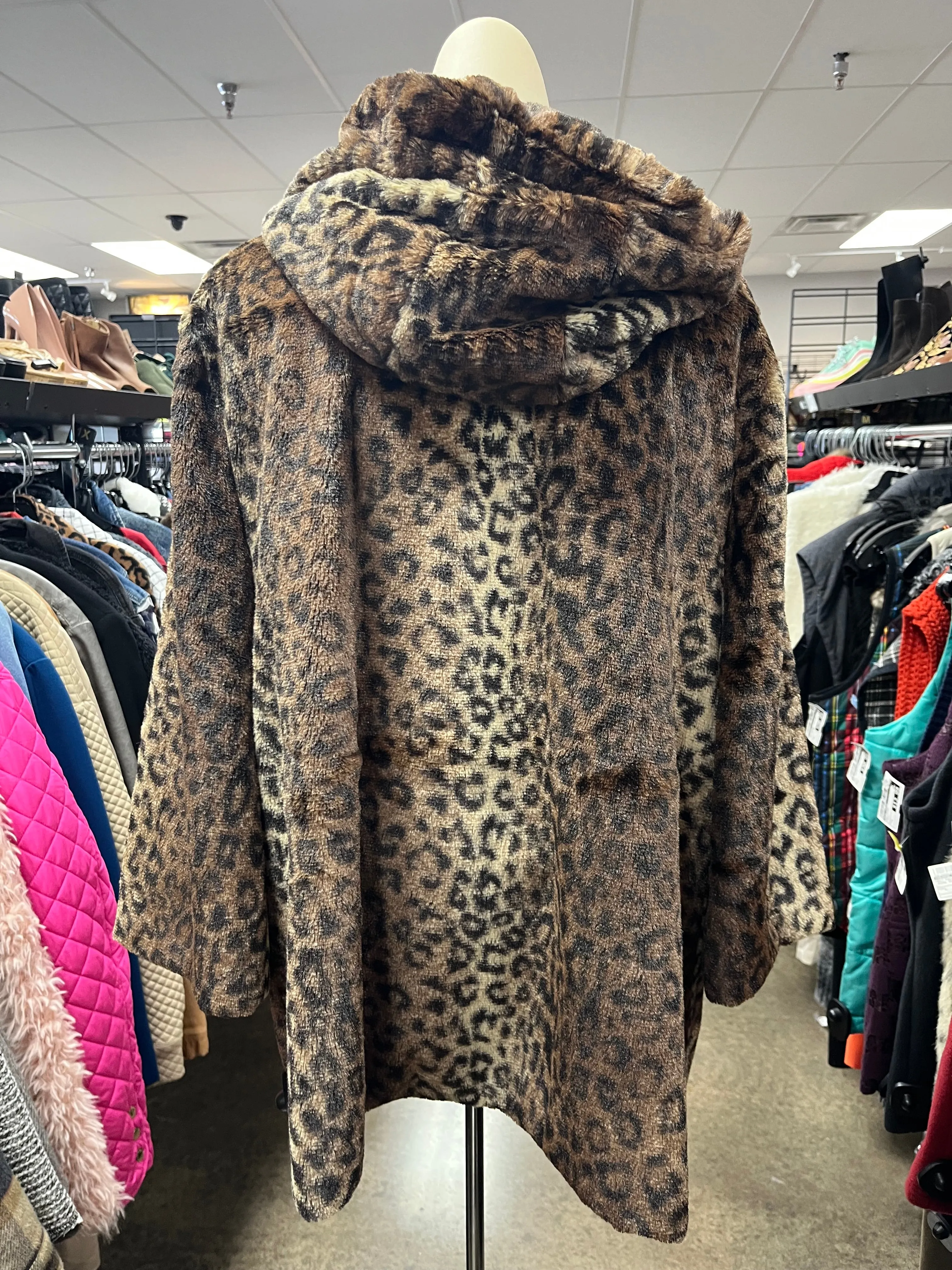 Jacket Faux Fur & Sherpa By Clothes Mentor In Animal Print, Size: L