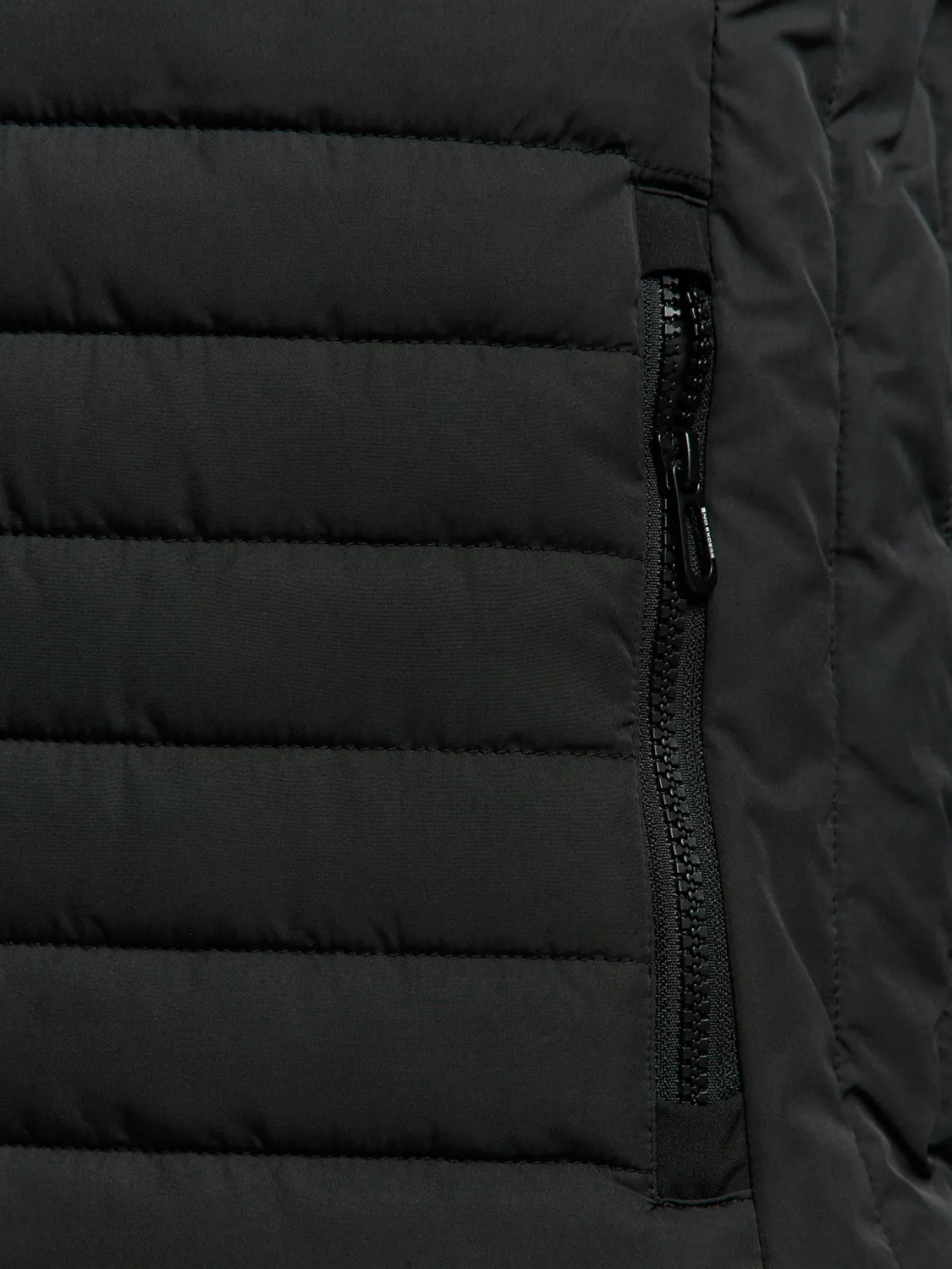 Lightweight Quilted Jacket with Hood and Adjustable Drawstrings: Functional and Stylish | Black