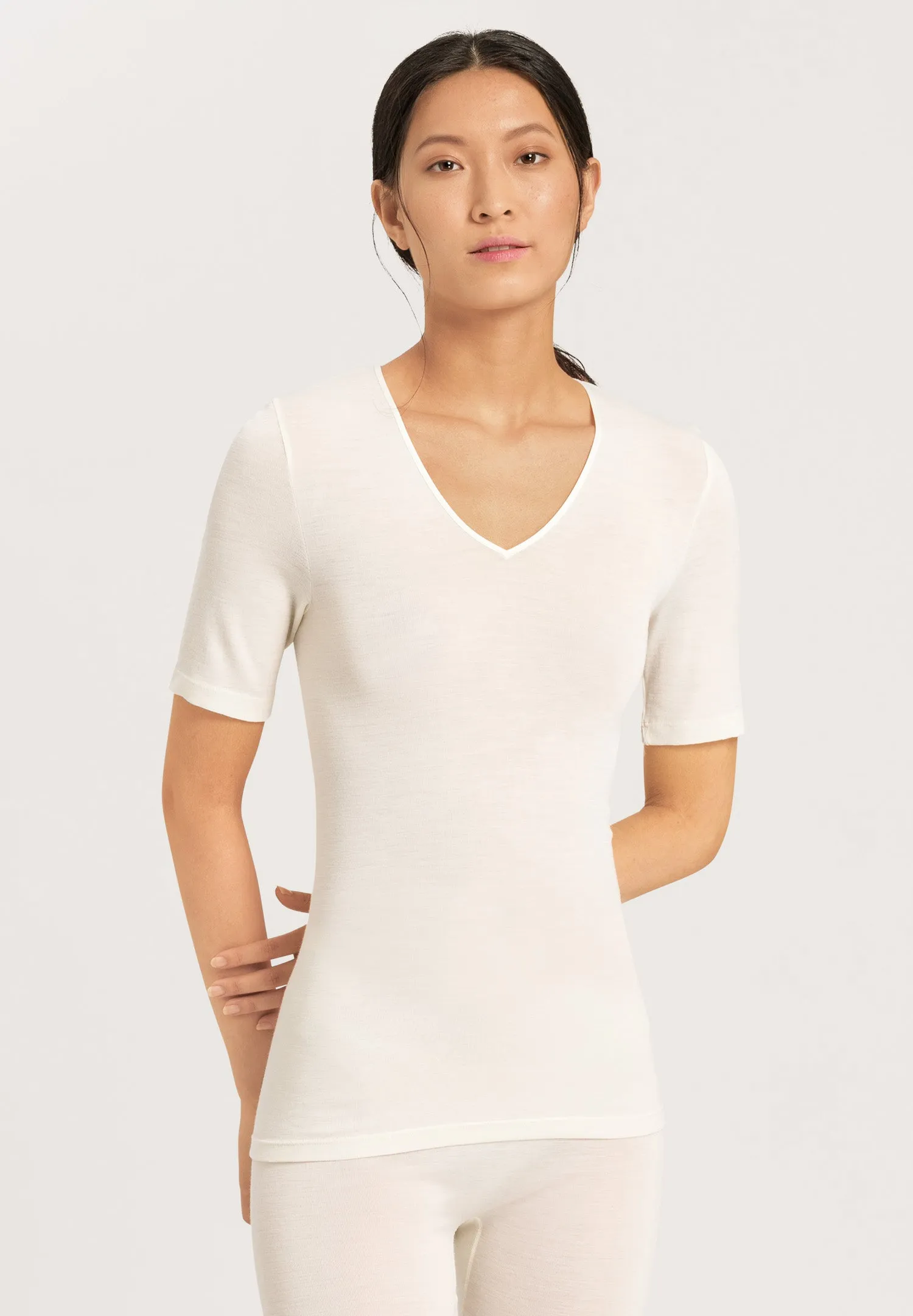 Woolen Silk W Wool and Silk V-Neck Top | Cygne 71417-795